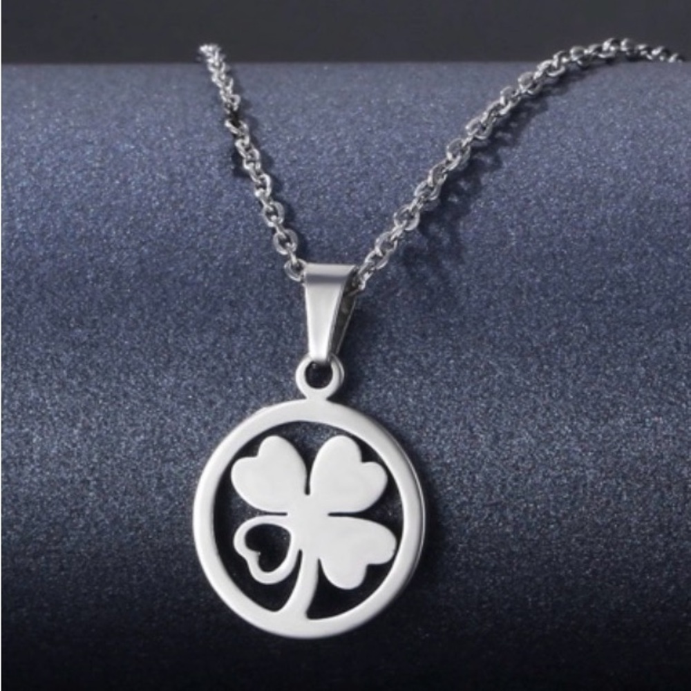 Elegant Sterling Silver Clover Pendant Necklace